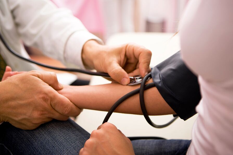 Měření tlaku na hypertenzi